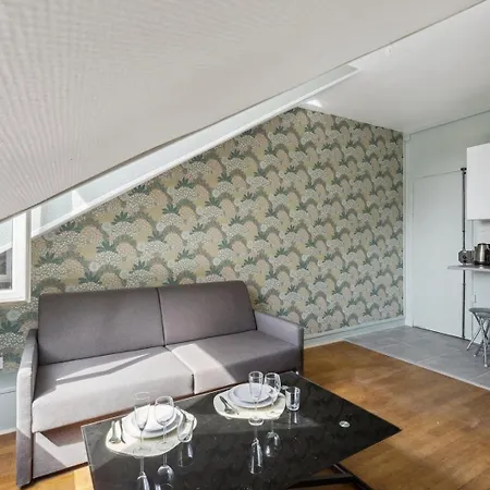512 Folie - Superb In * Párizs
